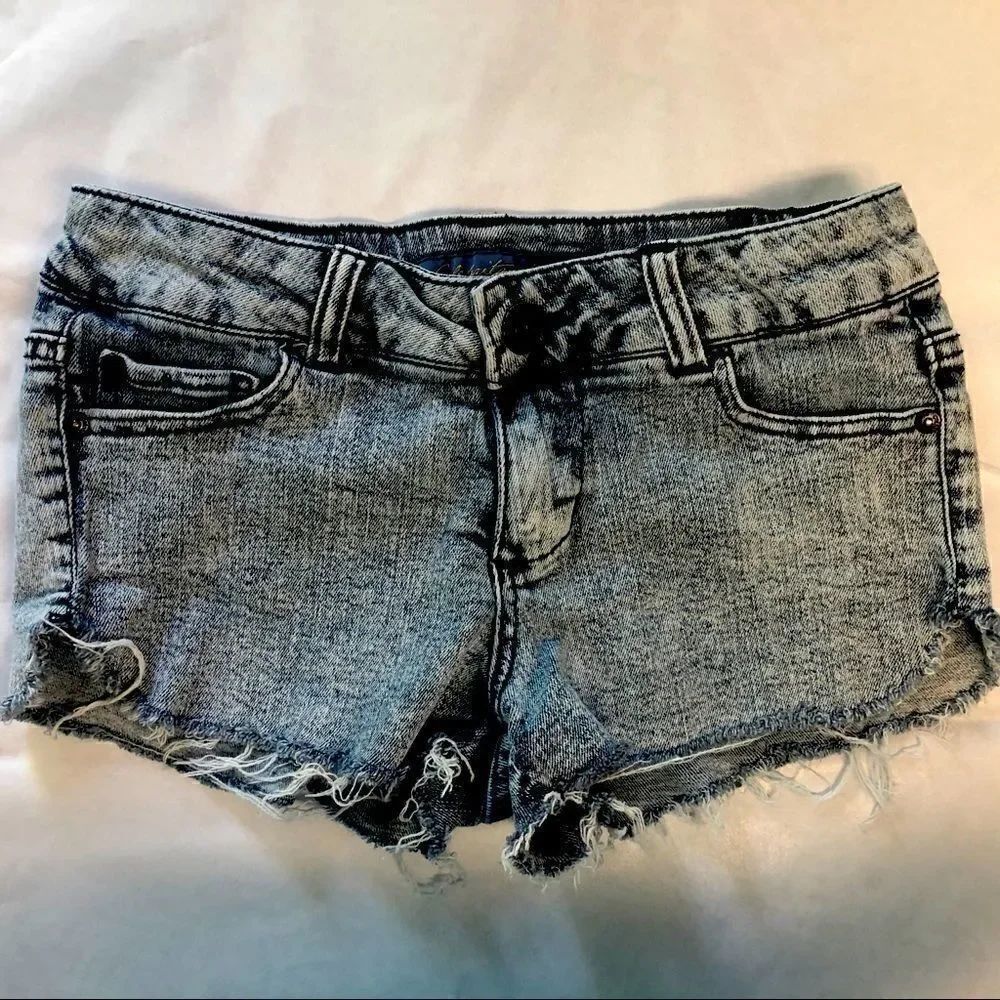 Celebrity Pink Size 3 Jean Shorts!!